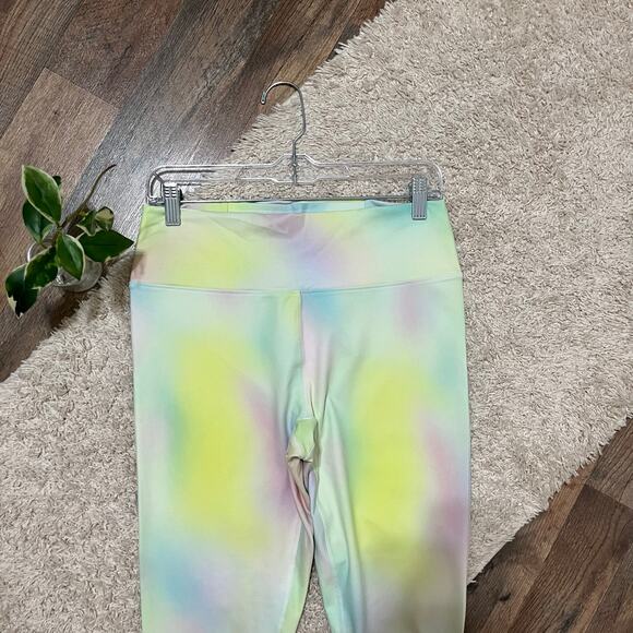 Fabletics Tie Dye Blur/Lemon Creme Boost Powerhold High Waisted 7/8 Leggings - Picture 4 of 9